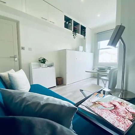 Apt 08 Beachside Beauty Central Studio Steps From Cafes Brighton Exterior photo